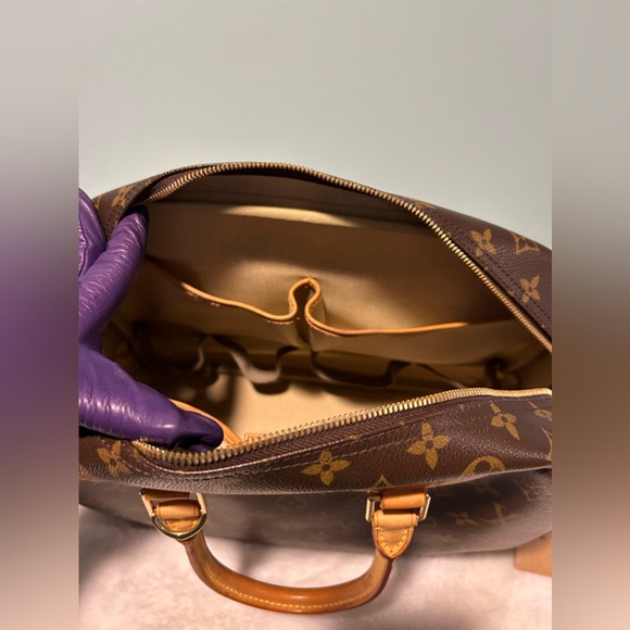 Louis Vuitton Deauville Monogram in great condition. Authentic and pre-owned. - Picture 5 of 14